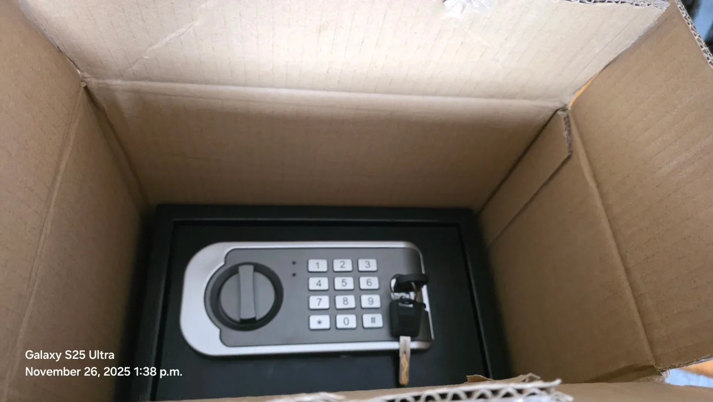 Homesafe VIP Digital Safe with Keys - Black