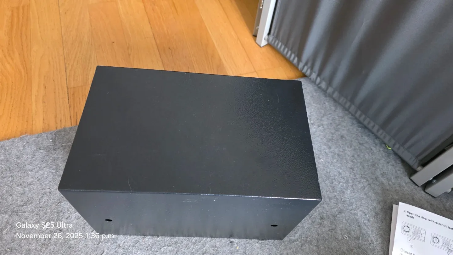 Homesafe VIP Digital Safe with Keys - Black image indicator(2)