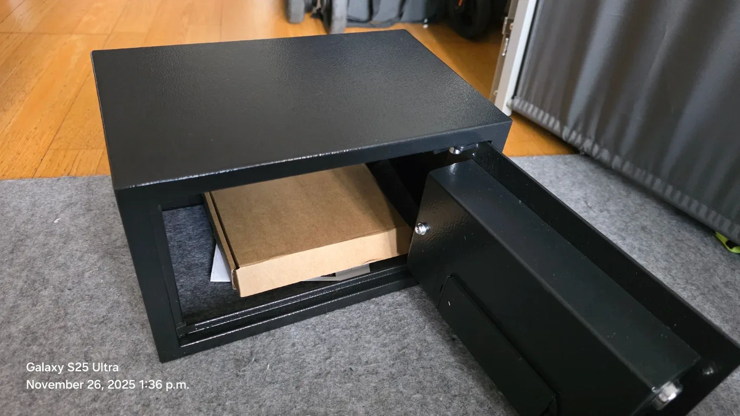 Homesafe VIP Digital Safe with Keys - Black image indicator(5)