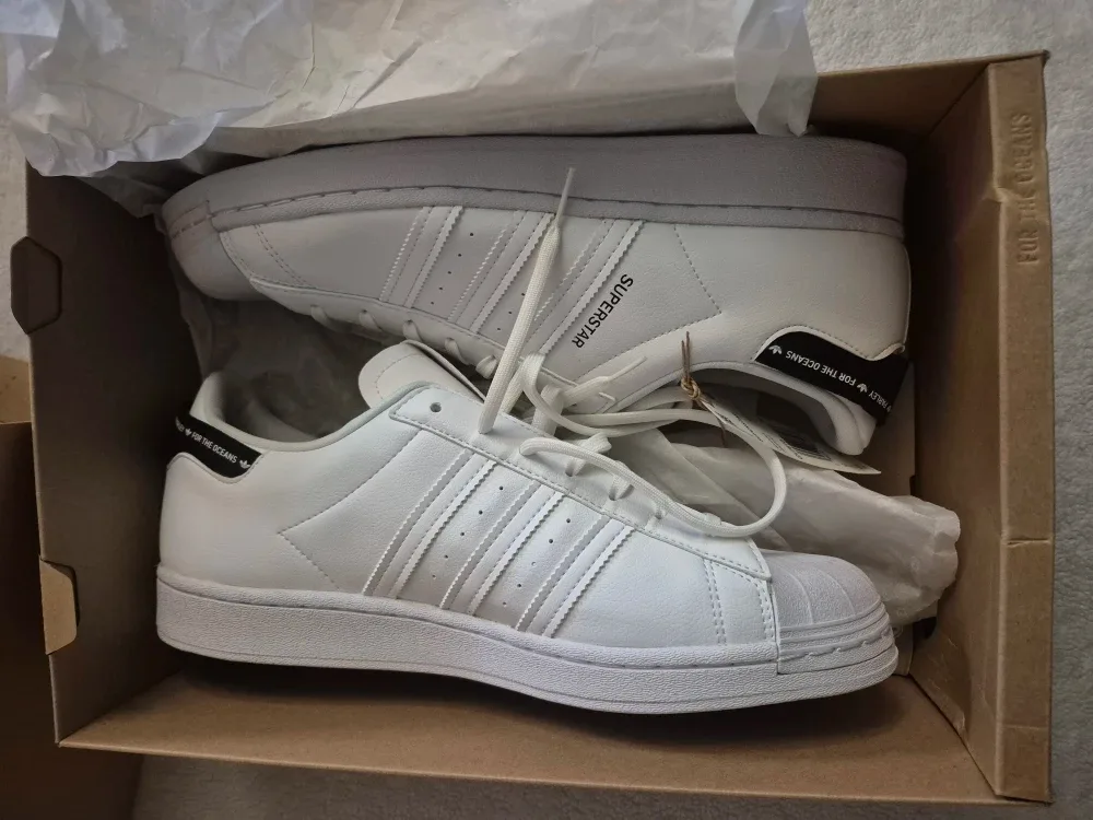 Adidas Superstar White US 10.5 (New) image indicator(3)