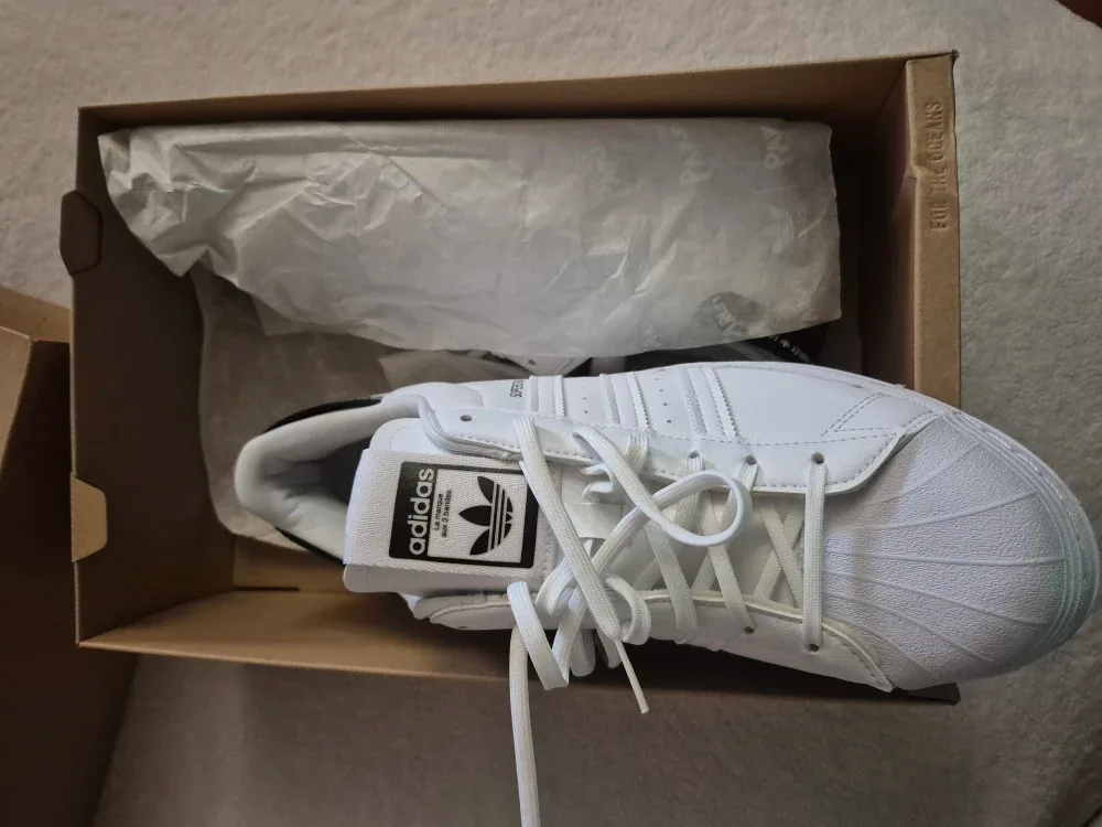 Adidas Superstar White US 10.5 (New) image indicator(4)