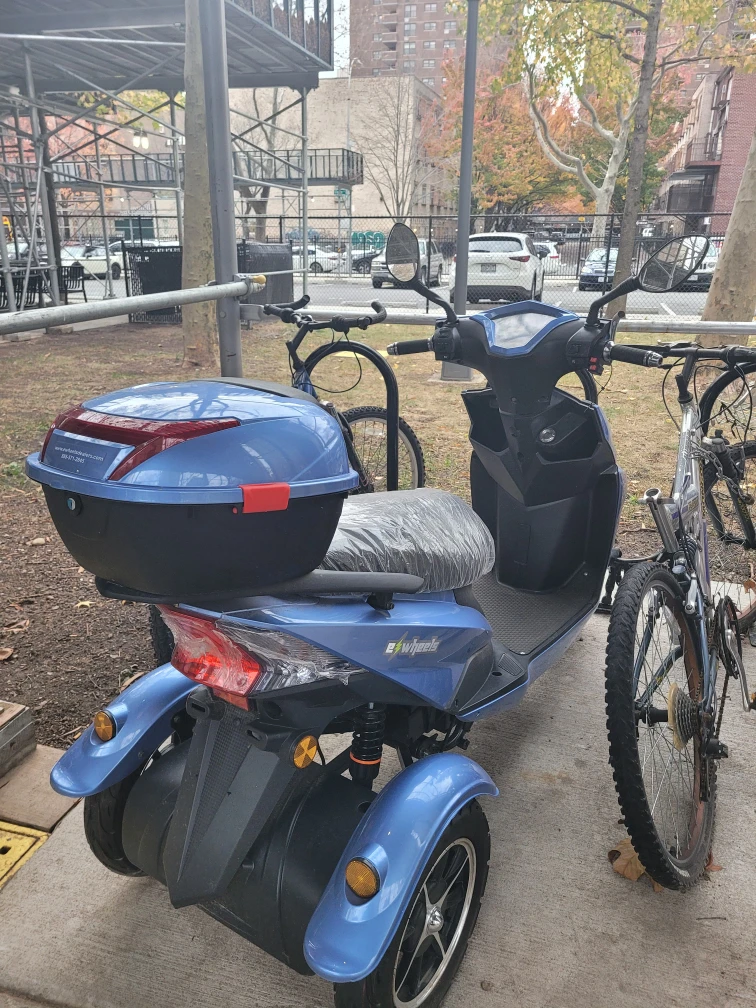 EWheels EW-29 Electric Trike Scooter - Blue