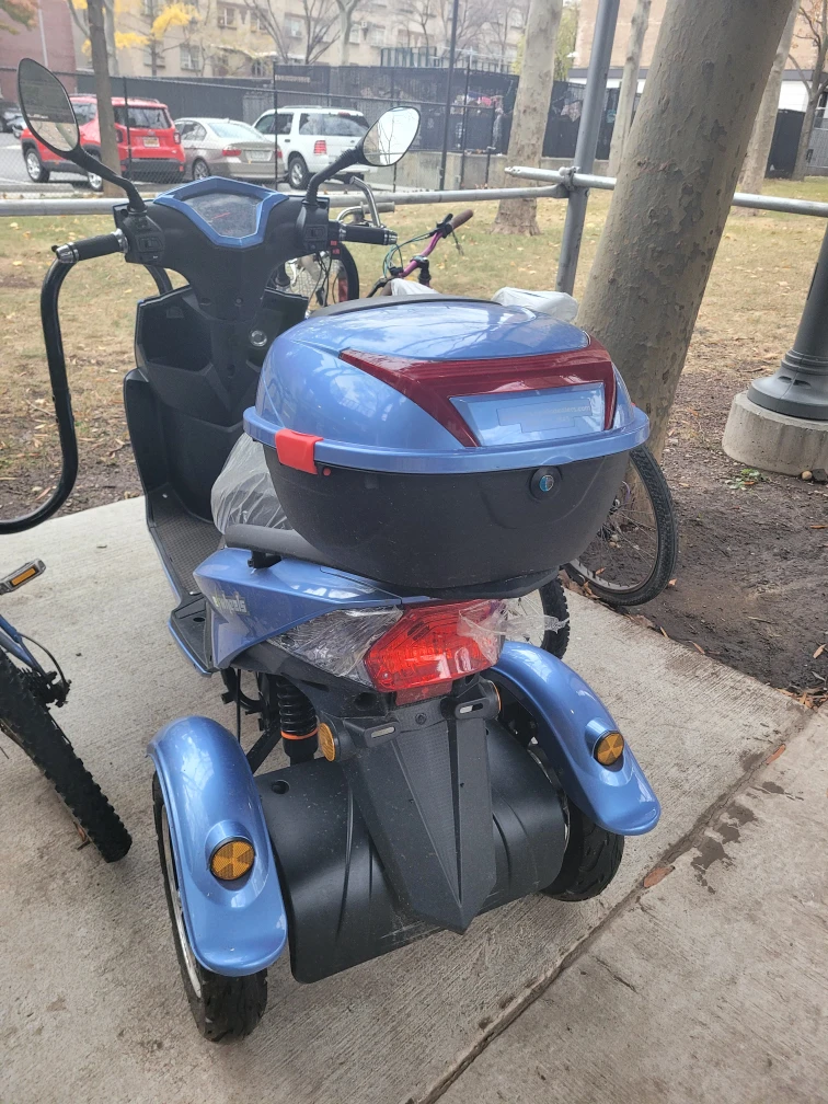 EWheels EW-29 Electric Trike Scooter - Blue - photo 3