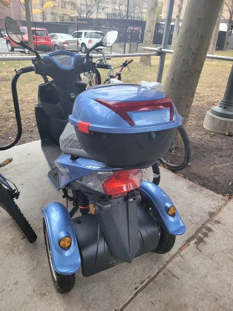 EWheels EW-29 Electric Trike Scooter - Blue image indicator(3)