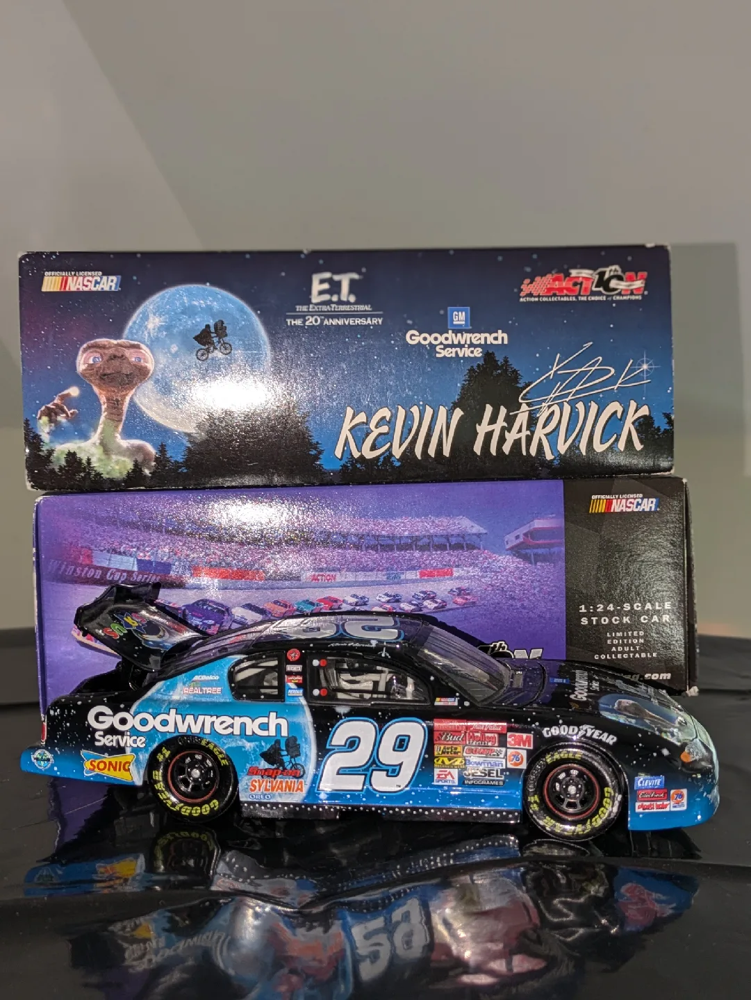 Kevin Harvick #29 Diecast Car image indicator(2)