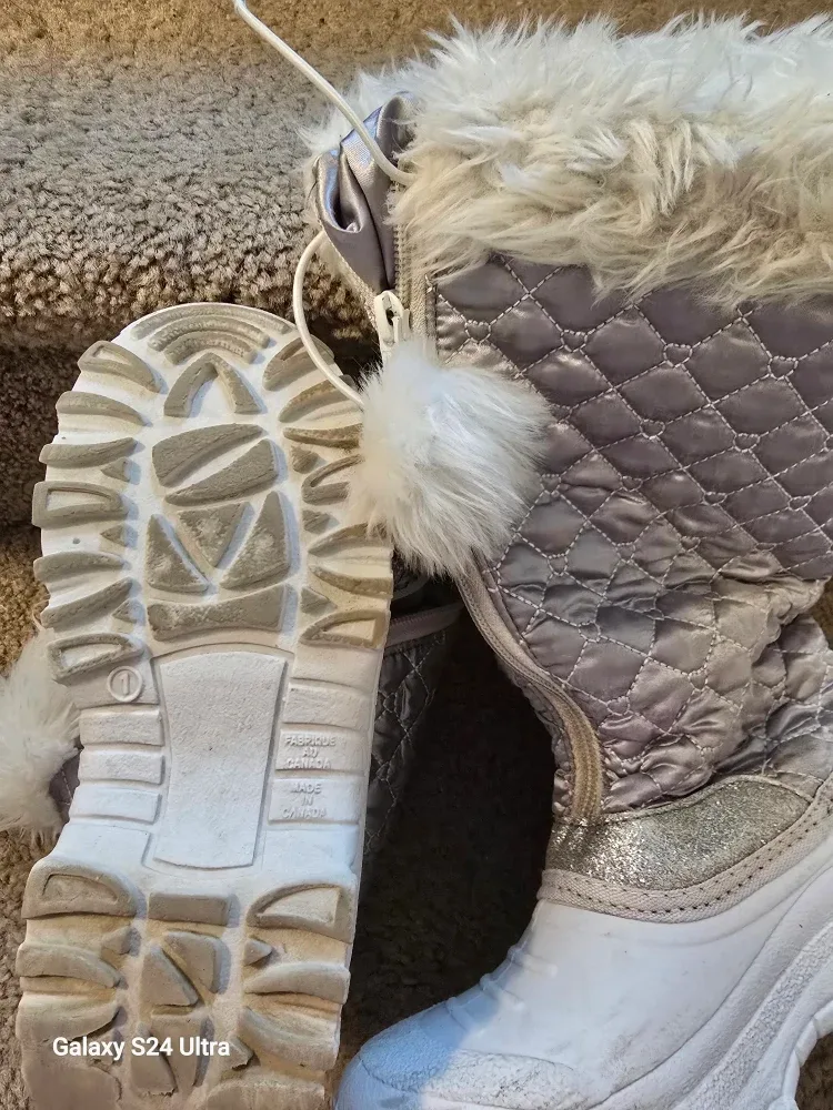 Gray Wolf Kids Snow Boots Size 1 image indicator(2)