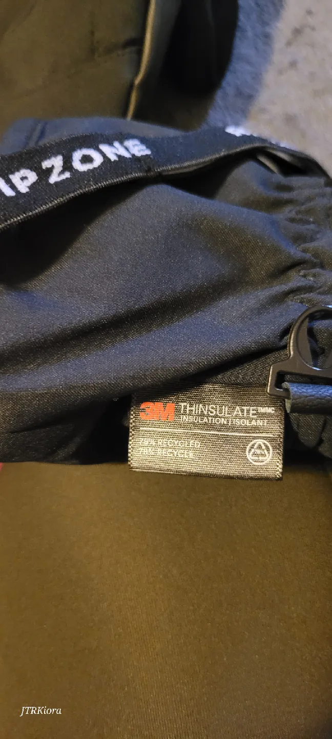 Ripzone Black Mittens.  BNWT