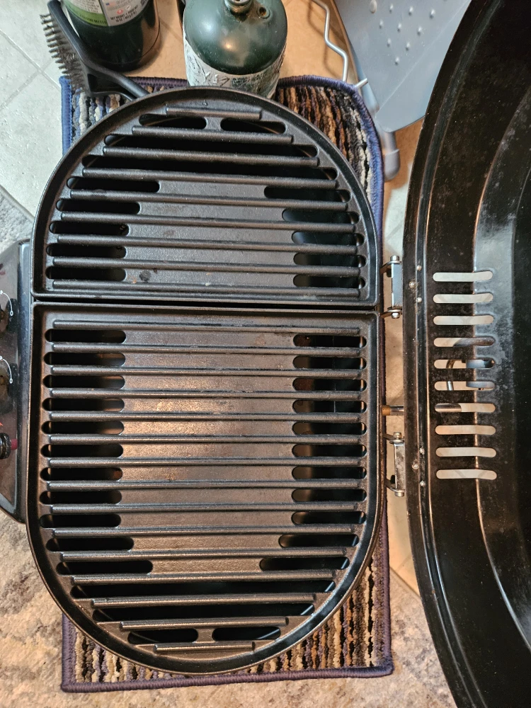 Coleman Grill + 2 full propane tanks + Brush - photo 4