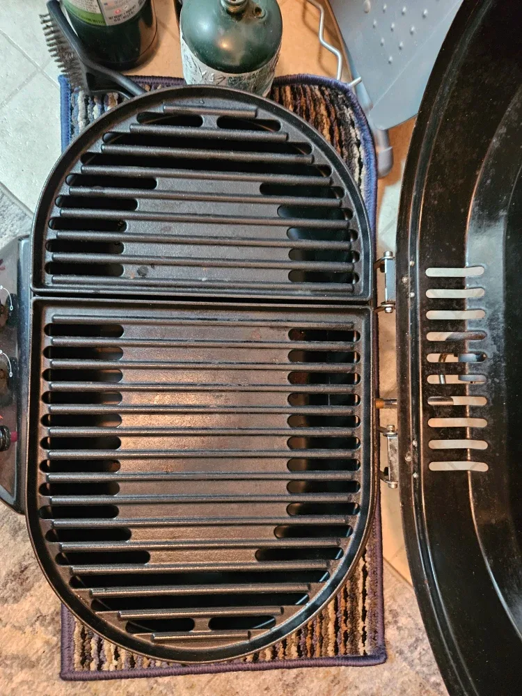 Coleman Grill + 2 full propane tanks + Brush image indicator(4)