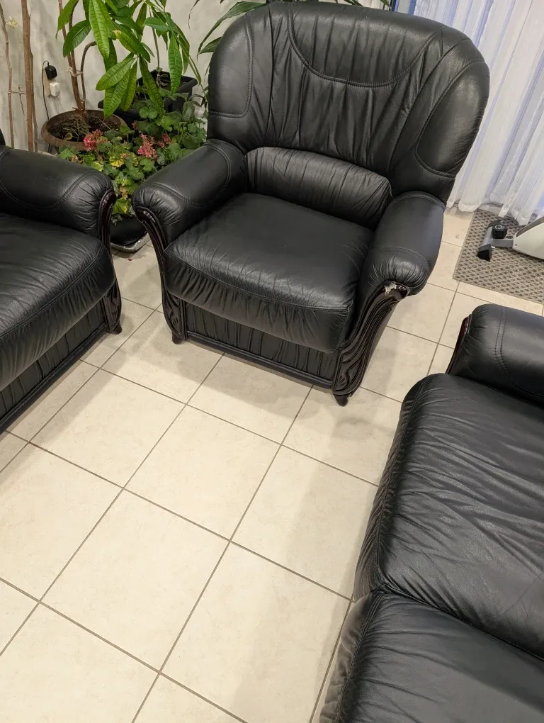 Black Leather Sofa Set image indicator(2)