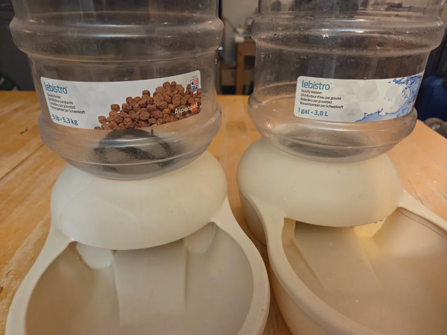 Lebistro Pet Food/Water Dispenser - 1 gal & 5 lb image indicator(2)