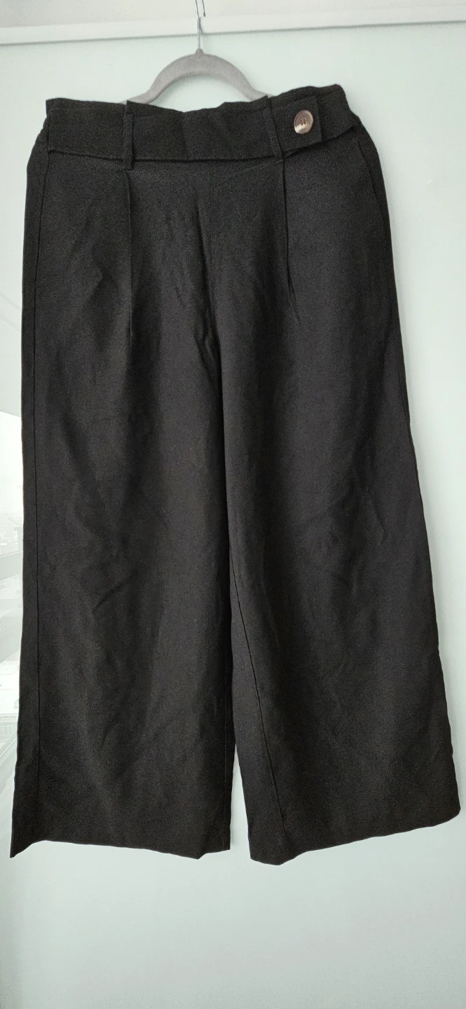 Negotiable - Beautiful Black Wide Leg Culottes Pants, Size 6 - photo 4
