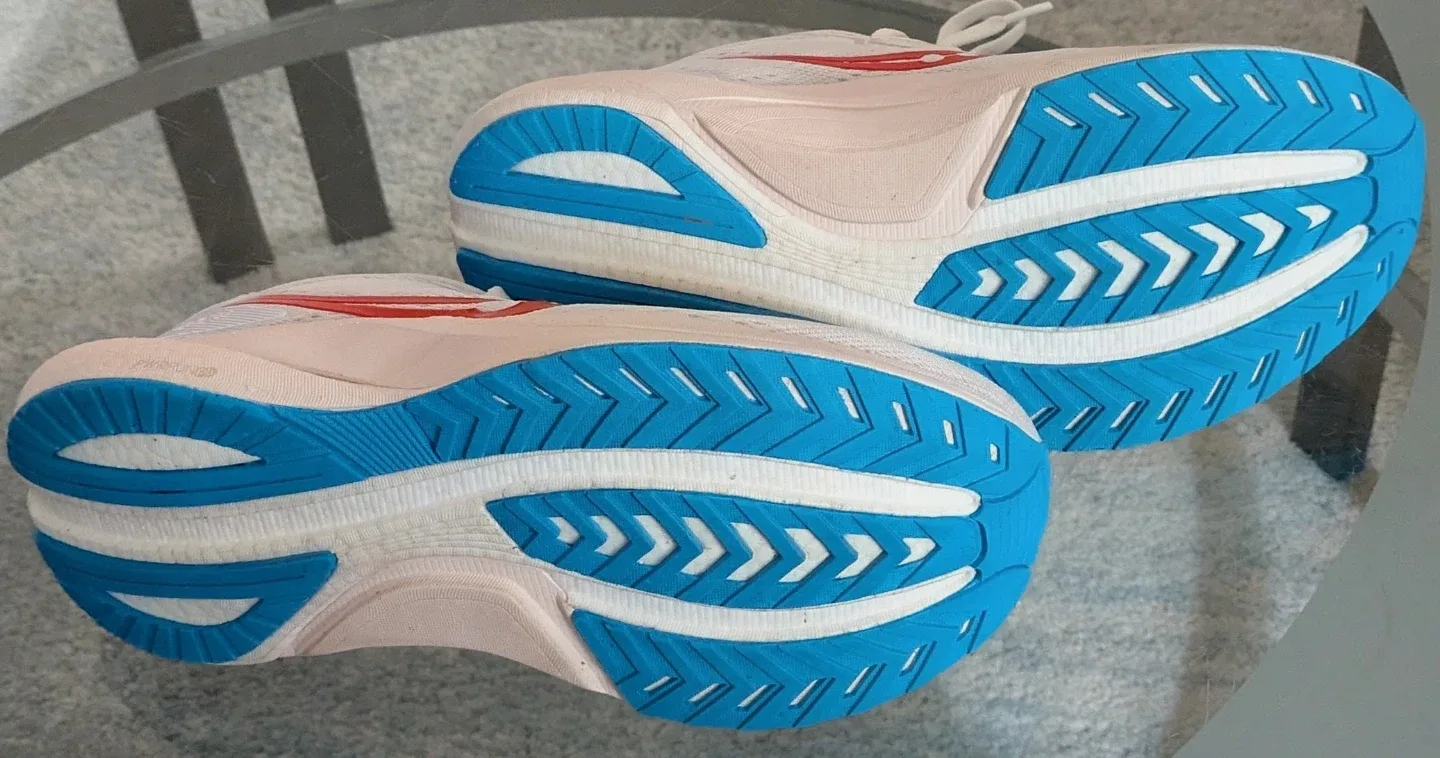 Saucony Tempus Running Shoes - women's Size 9.5 image indicator(4)