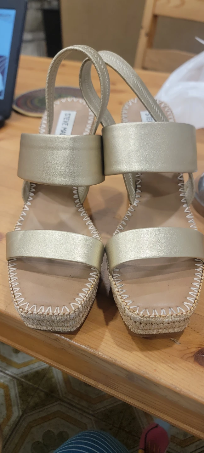 Steve Madden Gold Wedge Sandals - Size 8.5 🥕🥕🥕🥕
