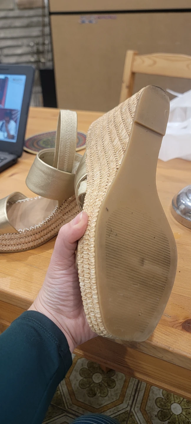 Steve Madden Gold Wedge Sandals - Size 8.5 🥕🥕🥕🥕 - photo 3