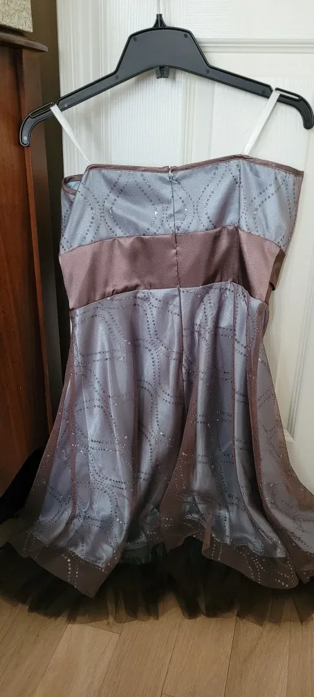 Le Chateau Y2K Strapless Gown Sequin Pattern image indicator(4)