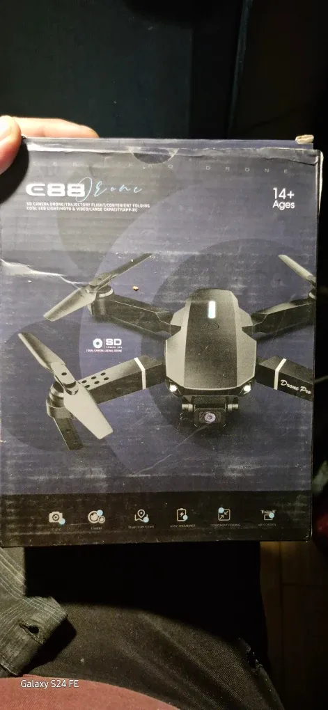 FACEGLE E88 Drone - Like New! image indicator(2)