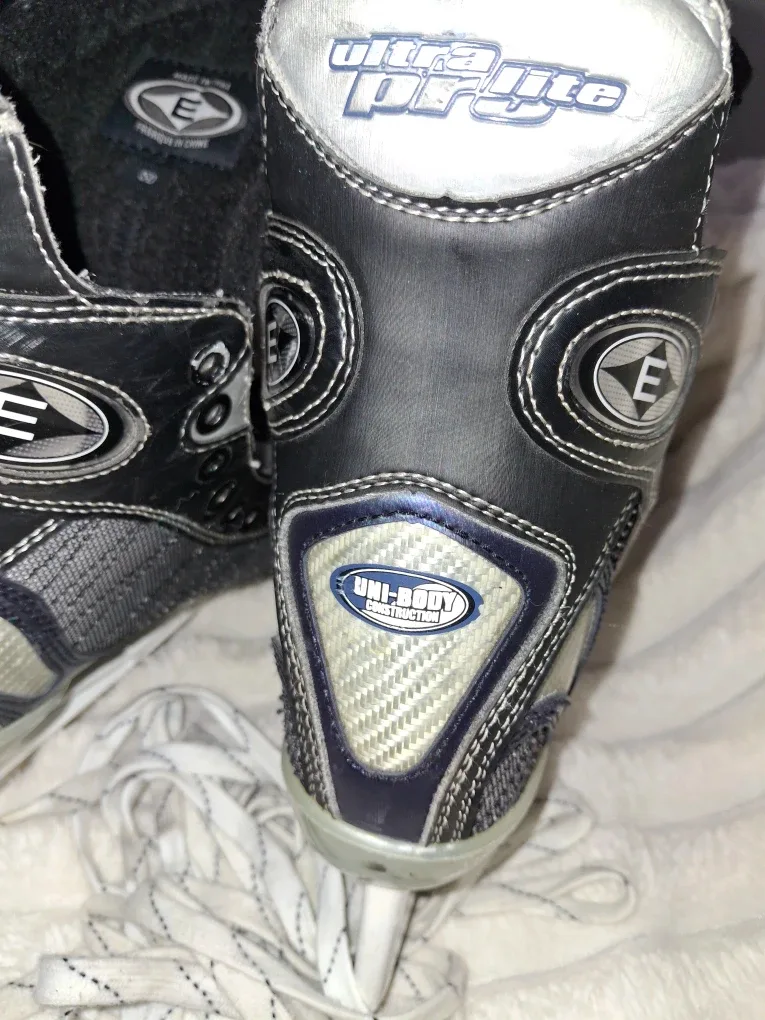 Easton Ultralite Pro Ice Skates - Size 5 image indicator(3)
