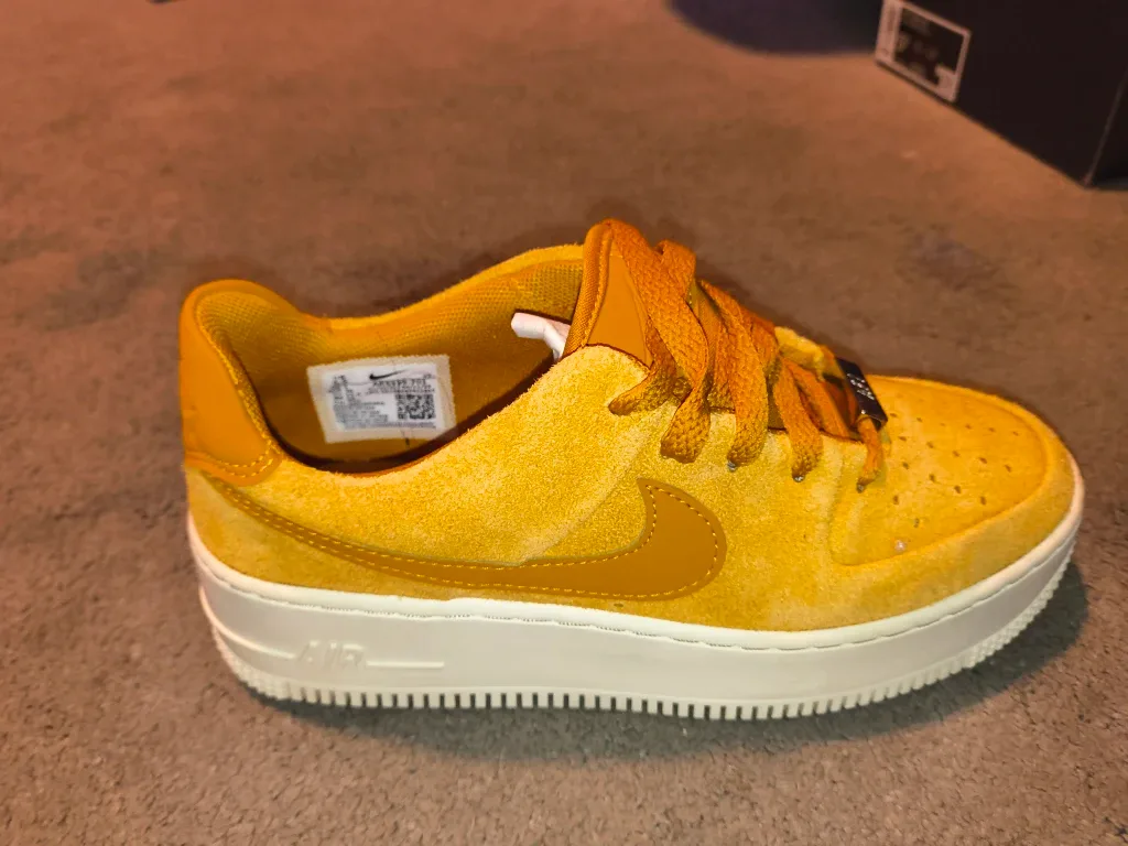 Nike Air Force 1 '07 LV8 Yellow Shoes image indicator(2)