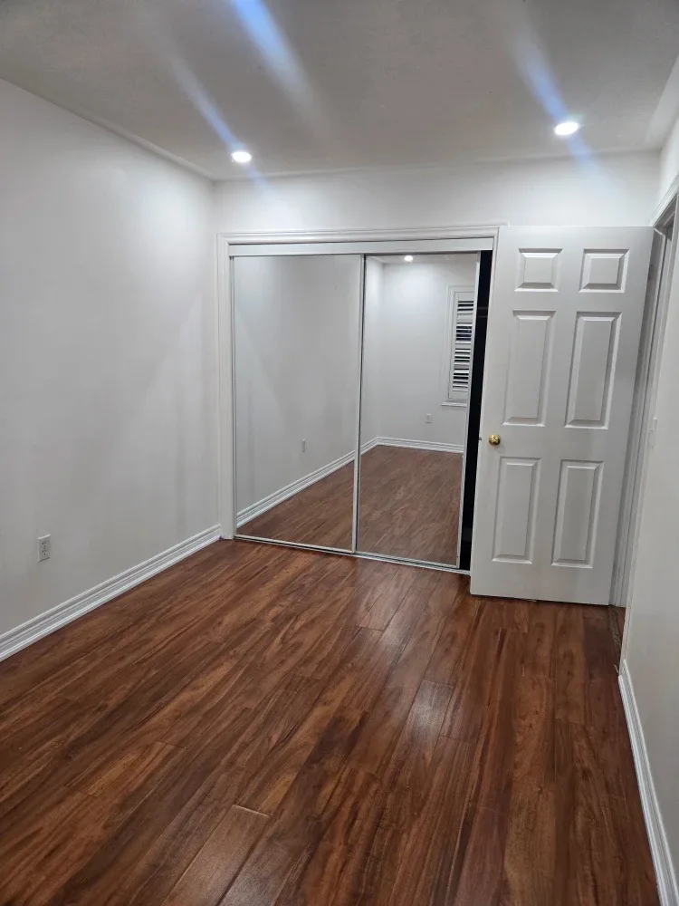 Private room for rent on upper floor image indicator(9)