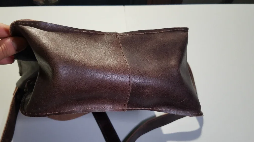Leather Crossover Bag image indicator(4)
