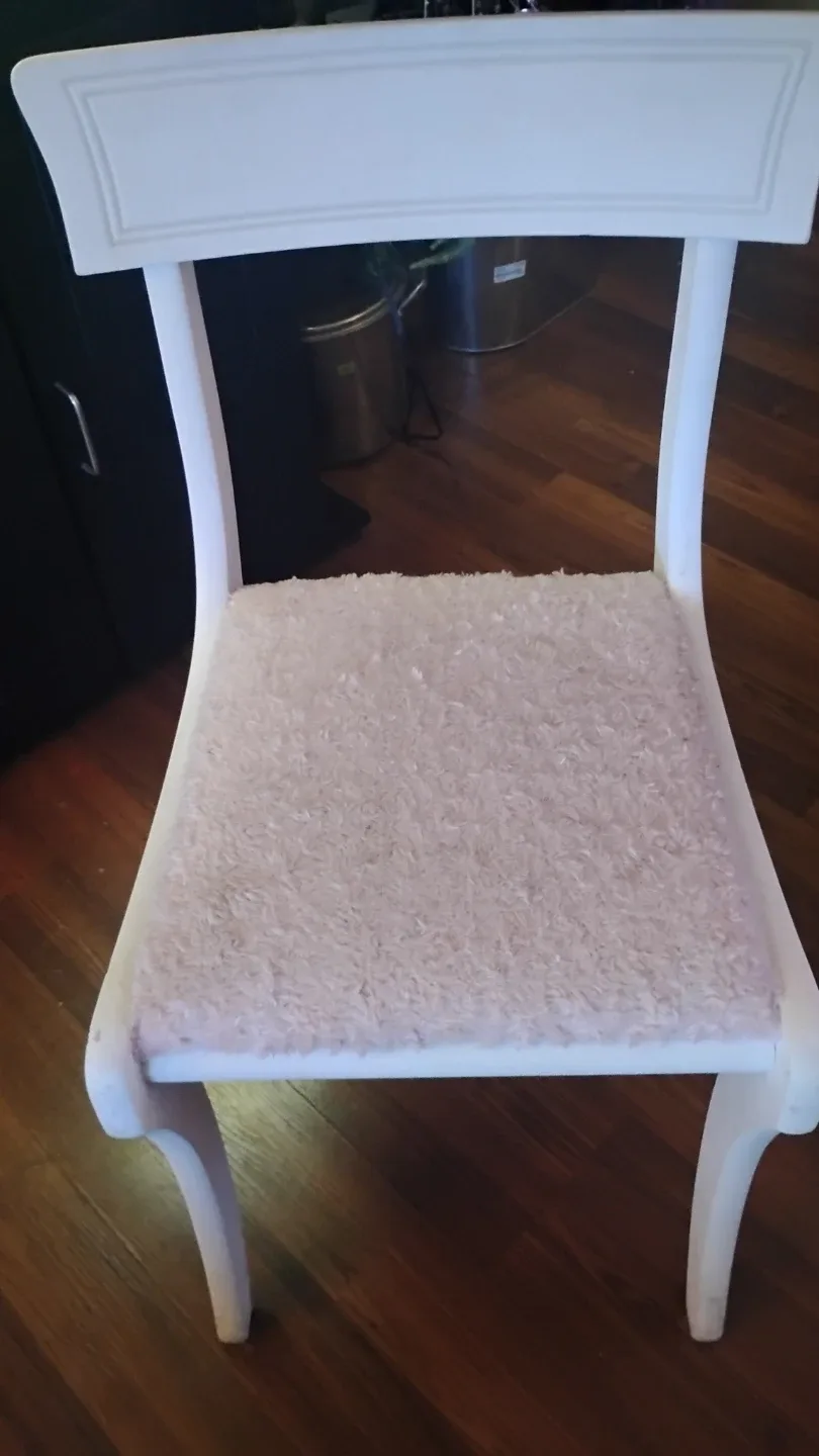 White Wooden Chair🥕 thumbnail