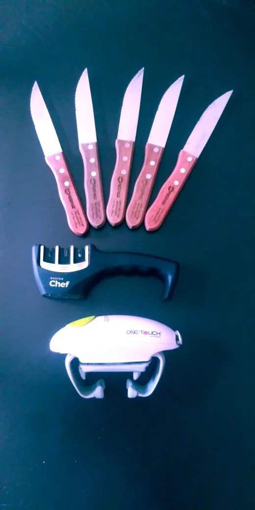 Master Chef Knife Sharpener + Steak Knives