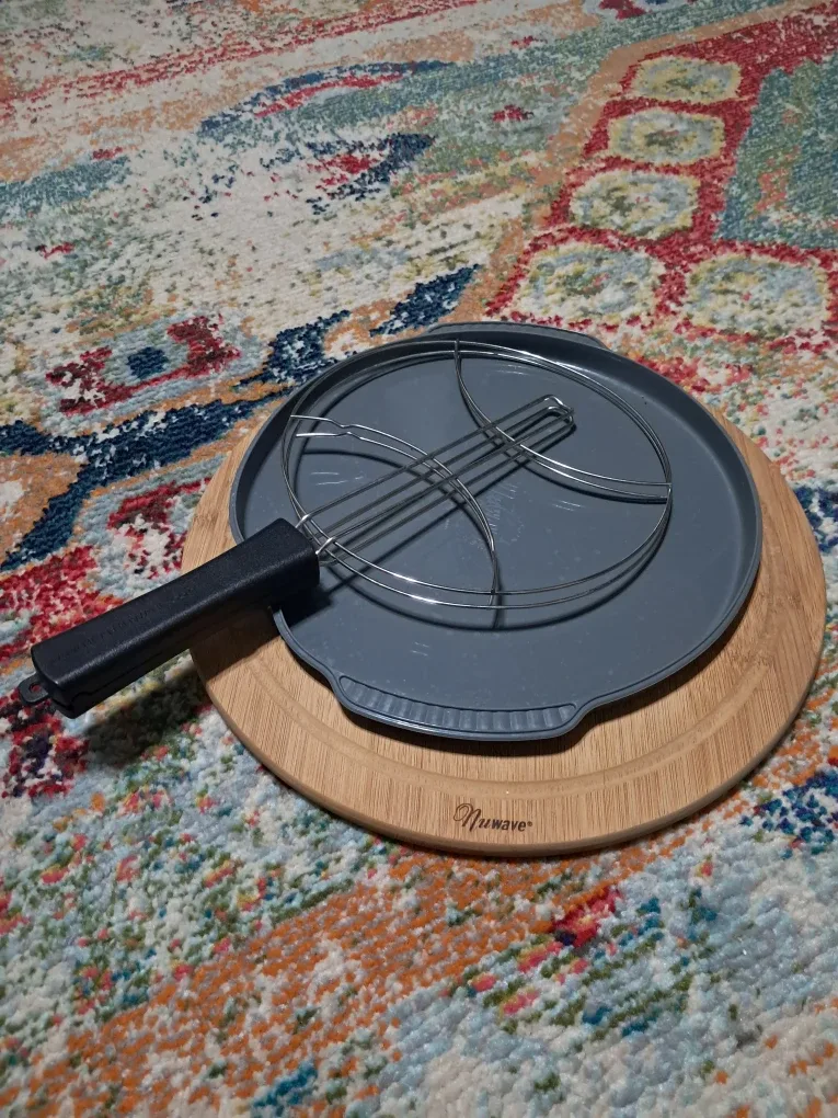 NuWave Official Pizza Kit - Round Cutting Board and Flipper