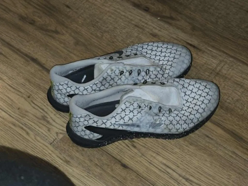 Nike Running Shoes - Size 9 image indicator(2)