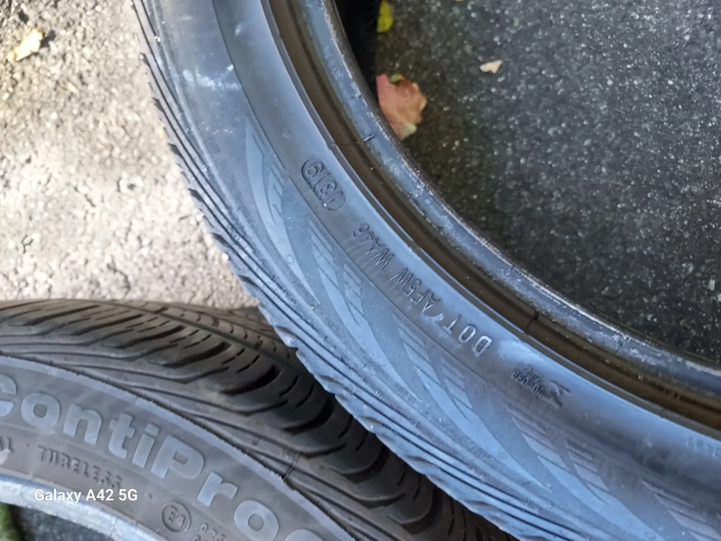 Continental ContiProContact 255/40R19 Tire image indicator(2)