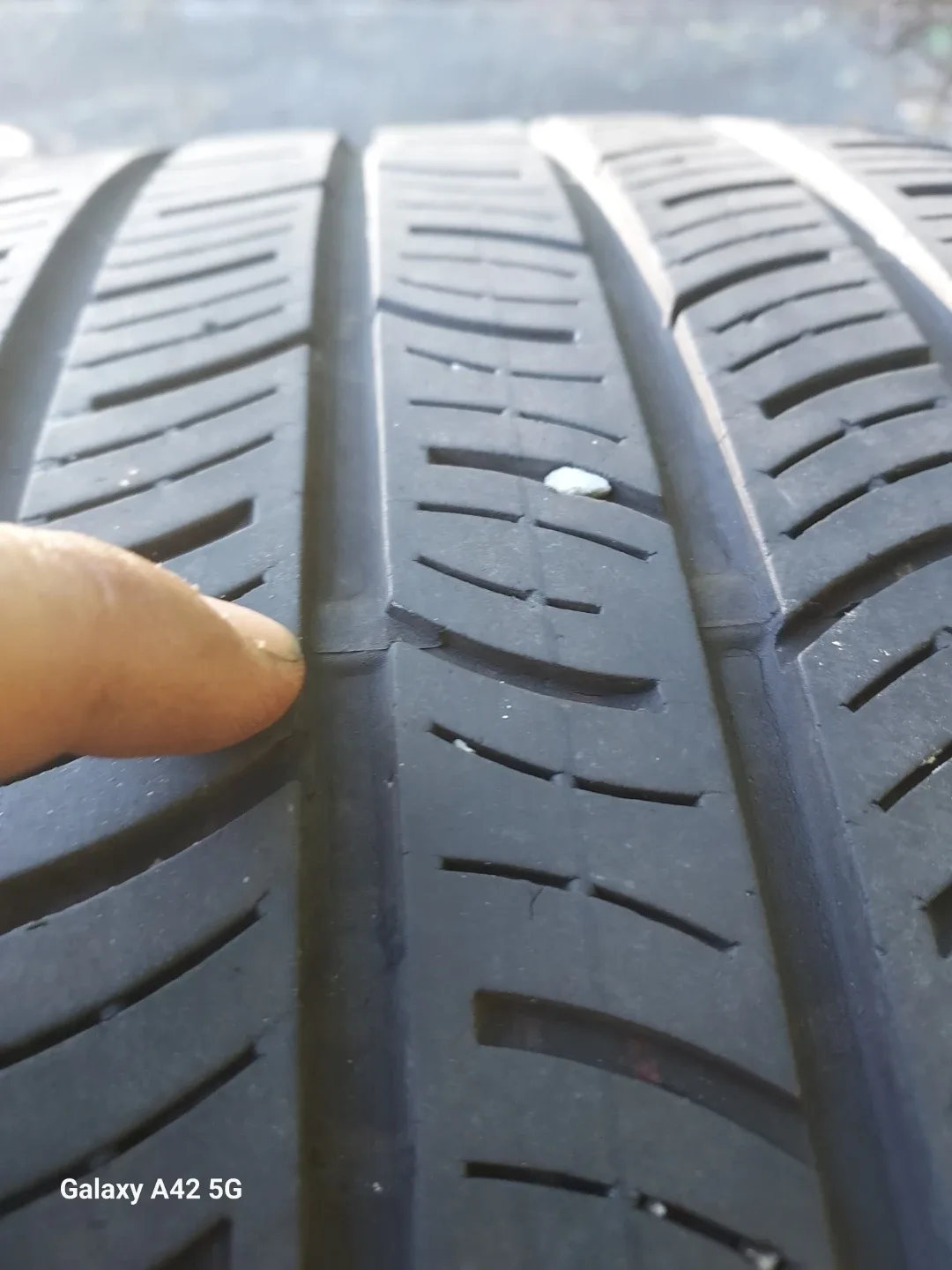 Continental ContiProContact 255/40R19 Tire image indicator(5)