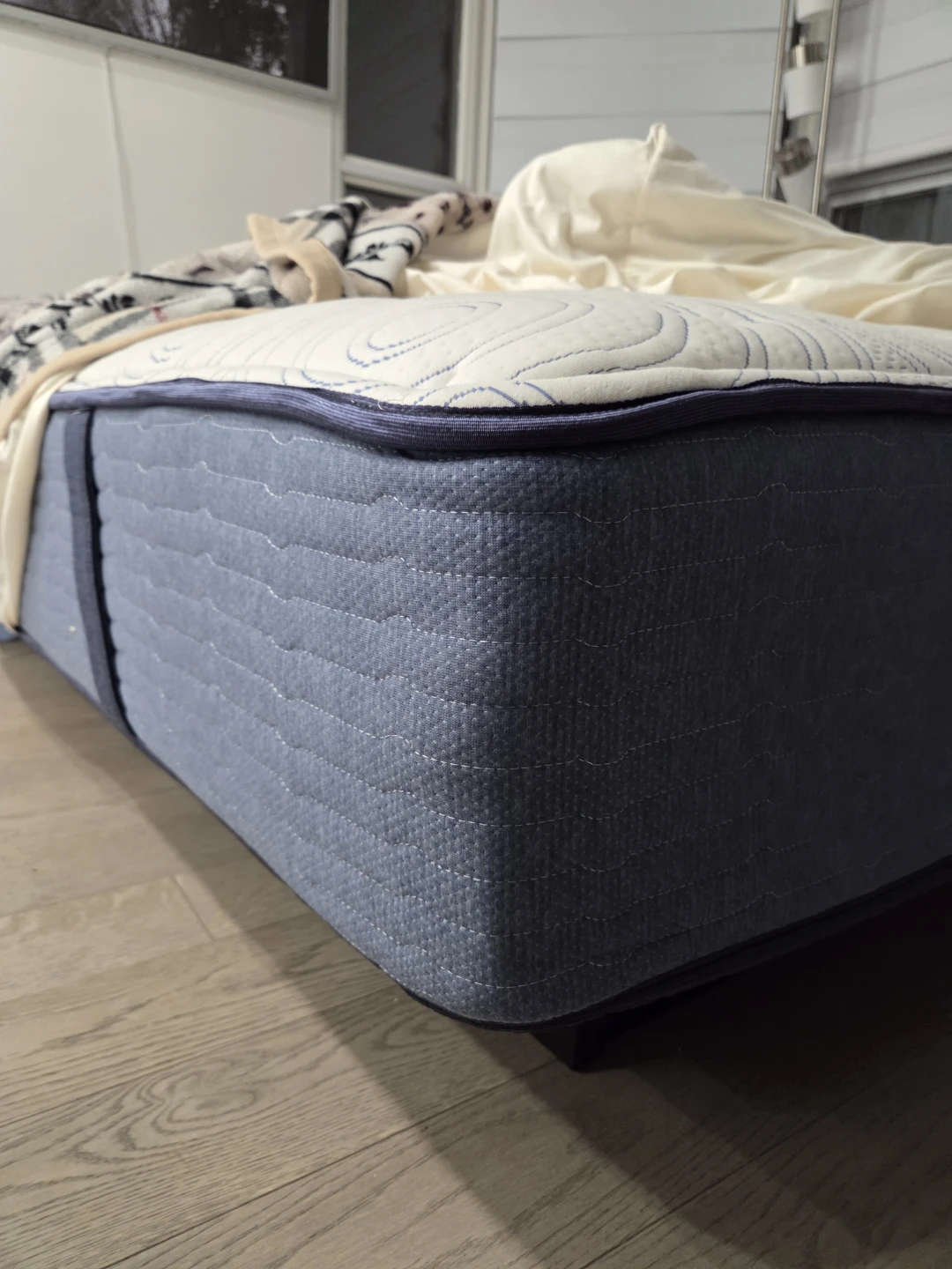 Queen size mattress extra firm with spring box - photo 4
