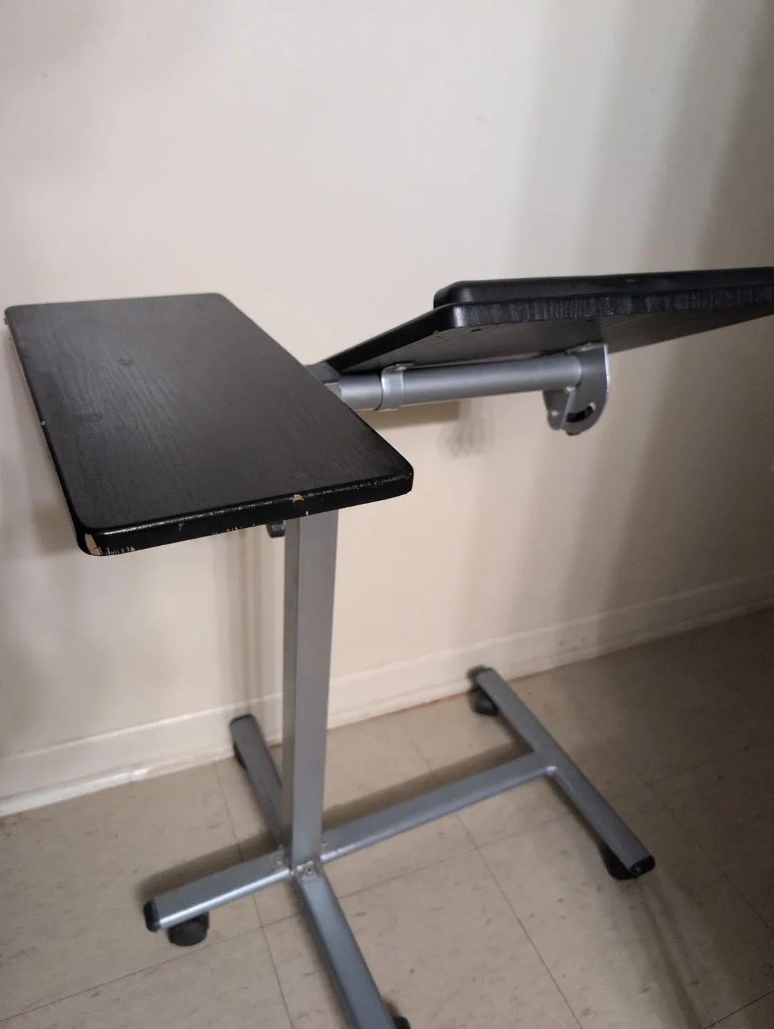 🥕 Adjustable Black drafting/laptop table on wheels with brakes image indicator(3)
