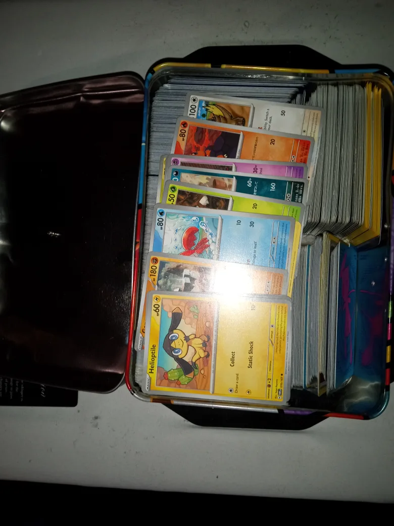 Pokémon Trading Card Game Tin with Cards image indicator(2)
