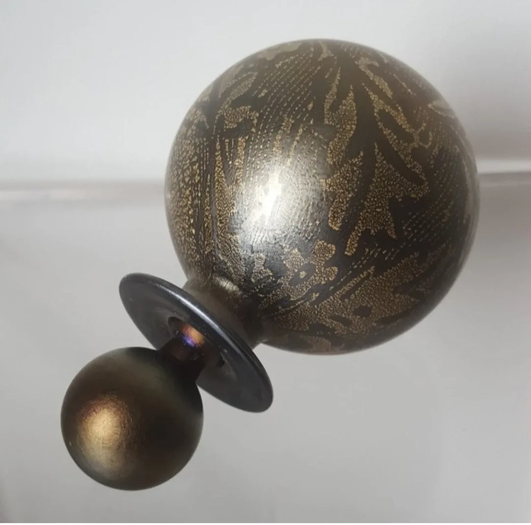 Isle of Wight Glass Perfume Bottle - 9.5cm Height image indicator(2)