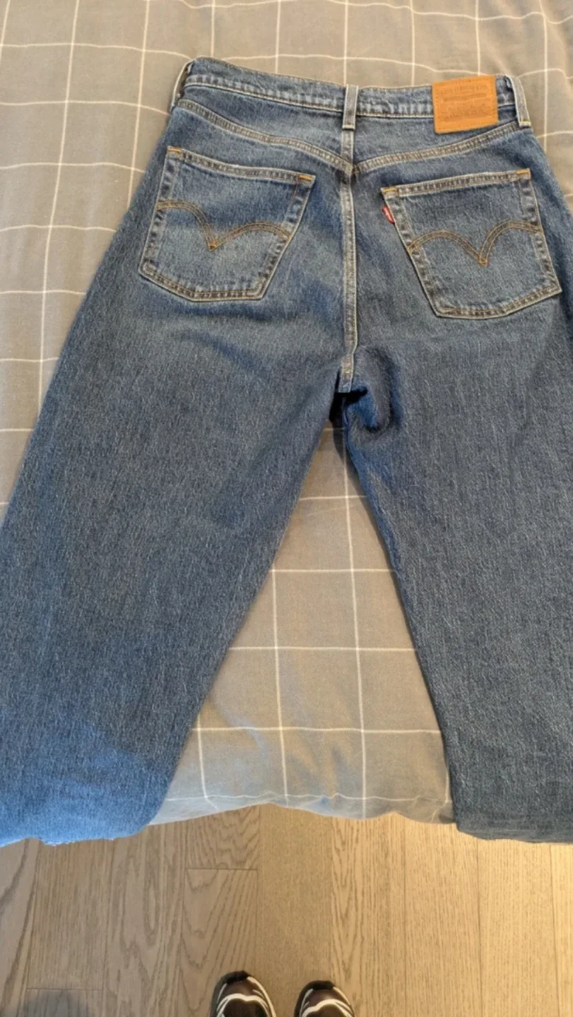 Levi's Ribcage Straight Ankle Premium Jeans - Size 29 image indicator(4)