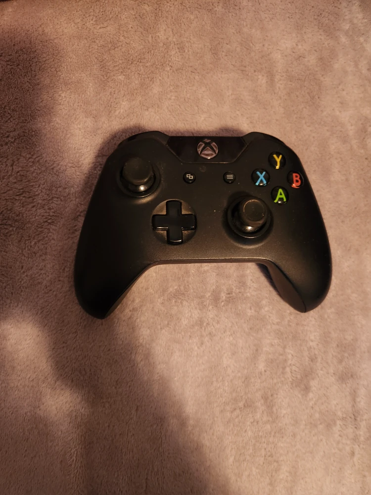 Xbox Wireless Controller - Black it works great