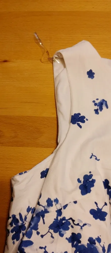 Floral Sleeveless Dress - White & Blue image indicator(7)