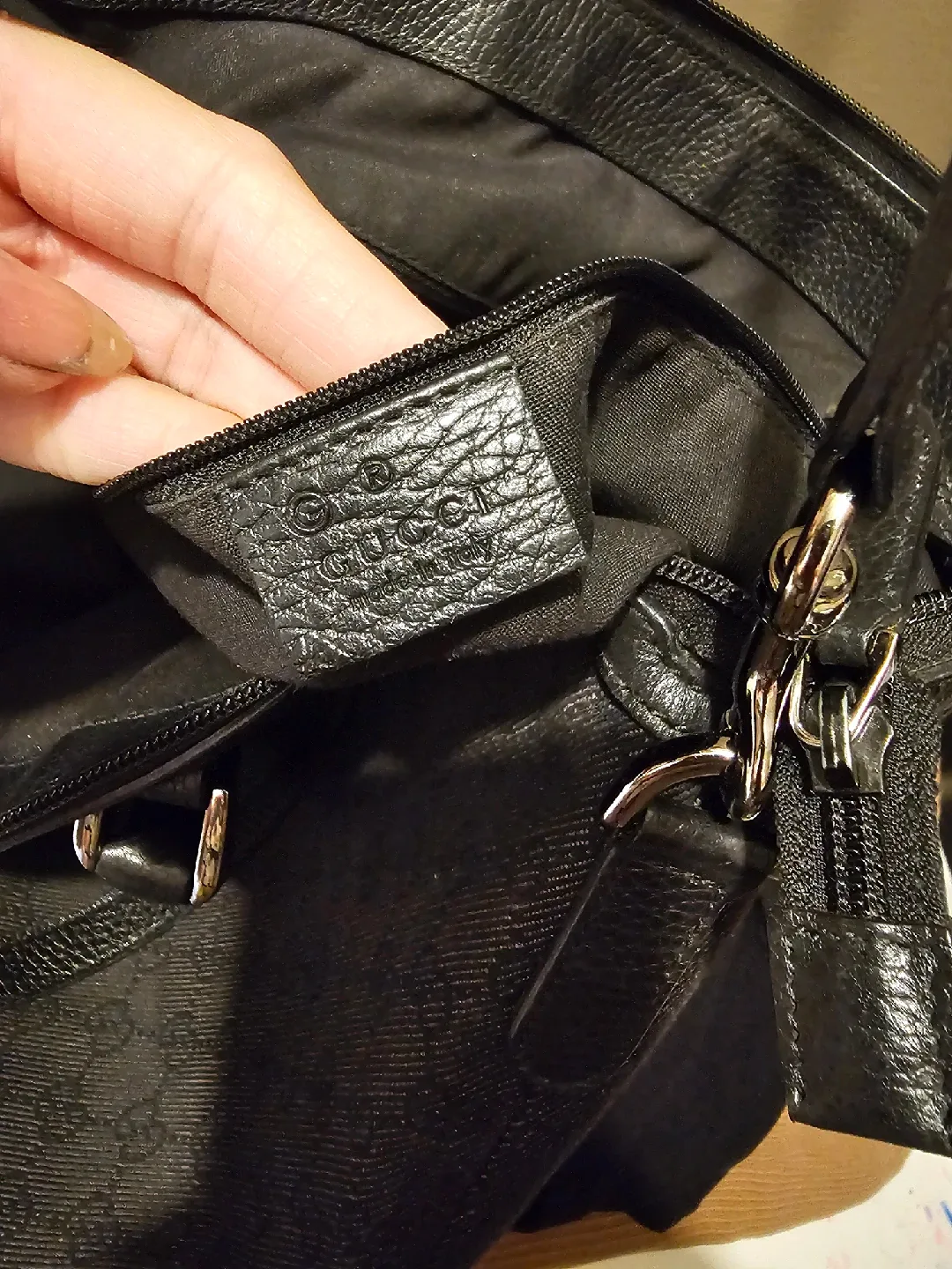 Authentic Gucci Black Handbag image indicator(5)