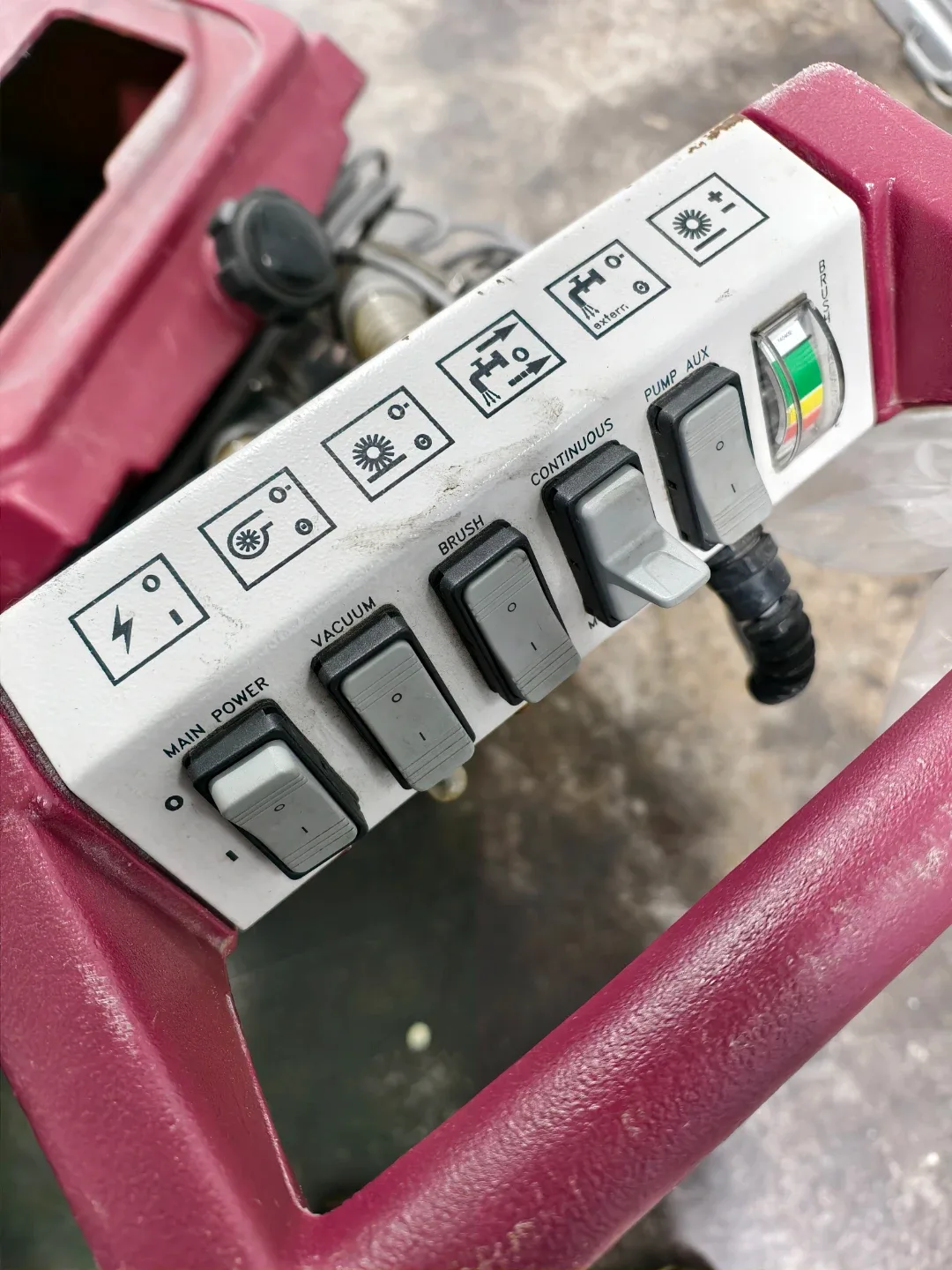 Minuteman Ambassador Carpet Extractor (Carpet Cleaner) image indicator(7)