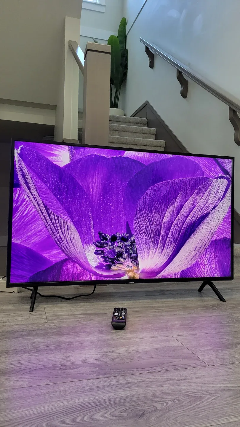 43" SAMSUNG 4K UHD CRYSTAL SMART TV image indicator(3)