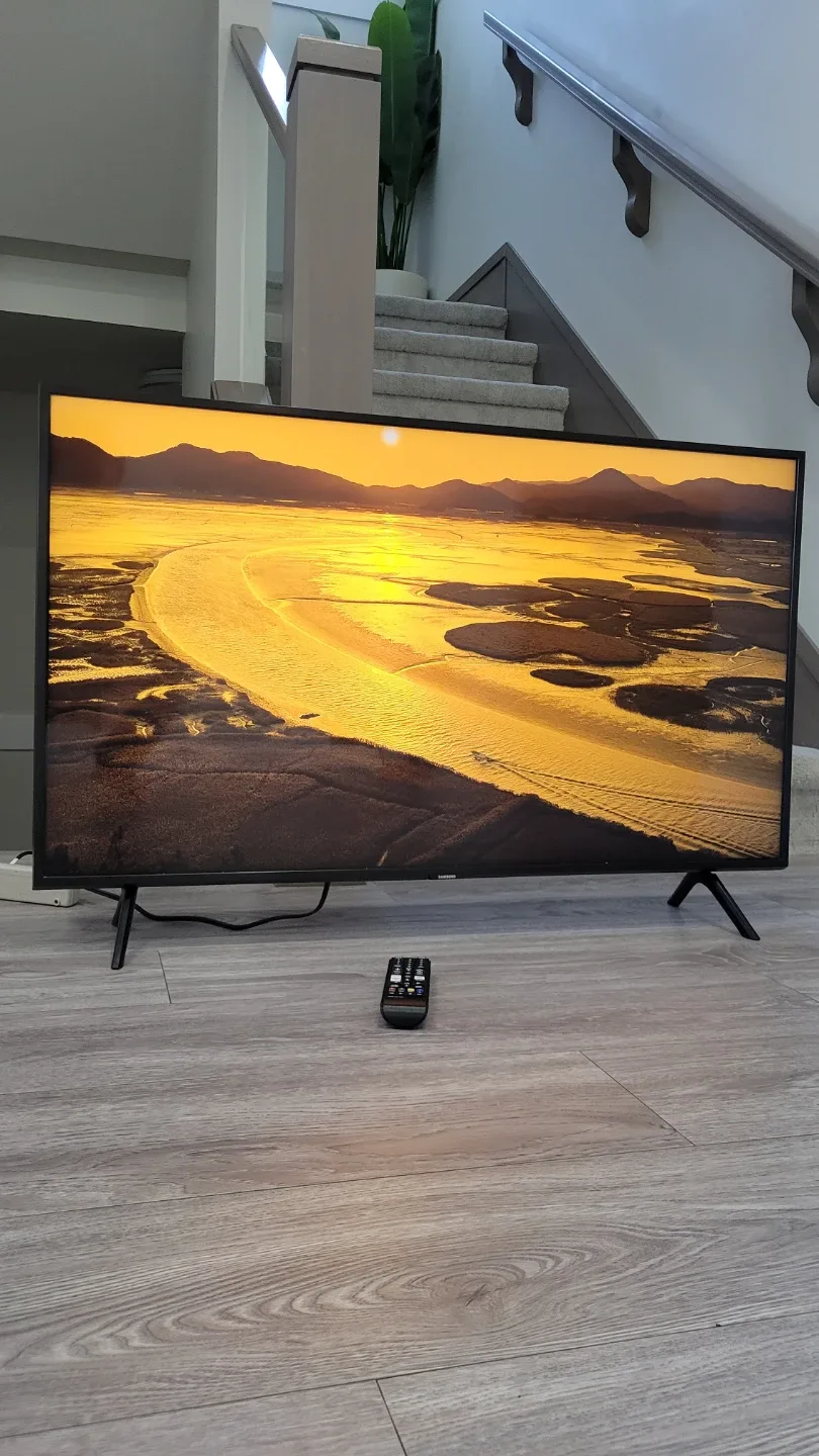 43" SAMSUNG 4K UHD CRYSTAL SMART TV image indicator(4)