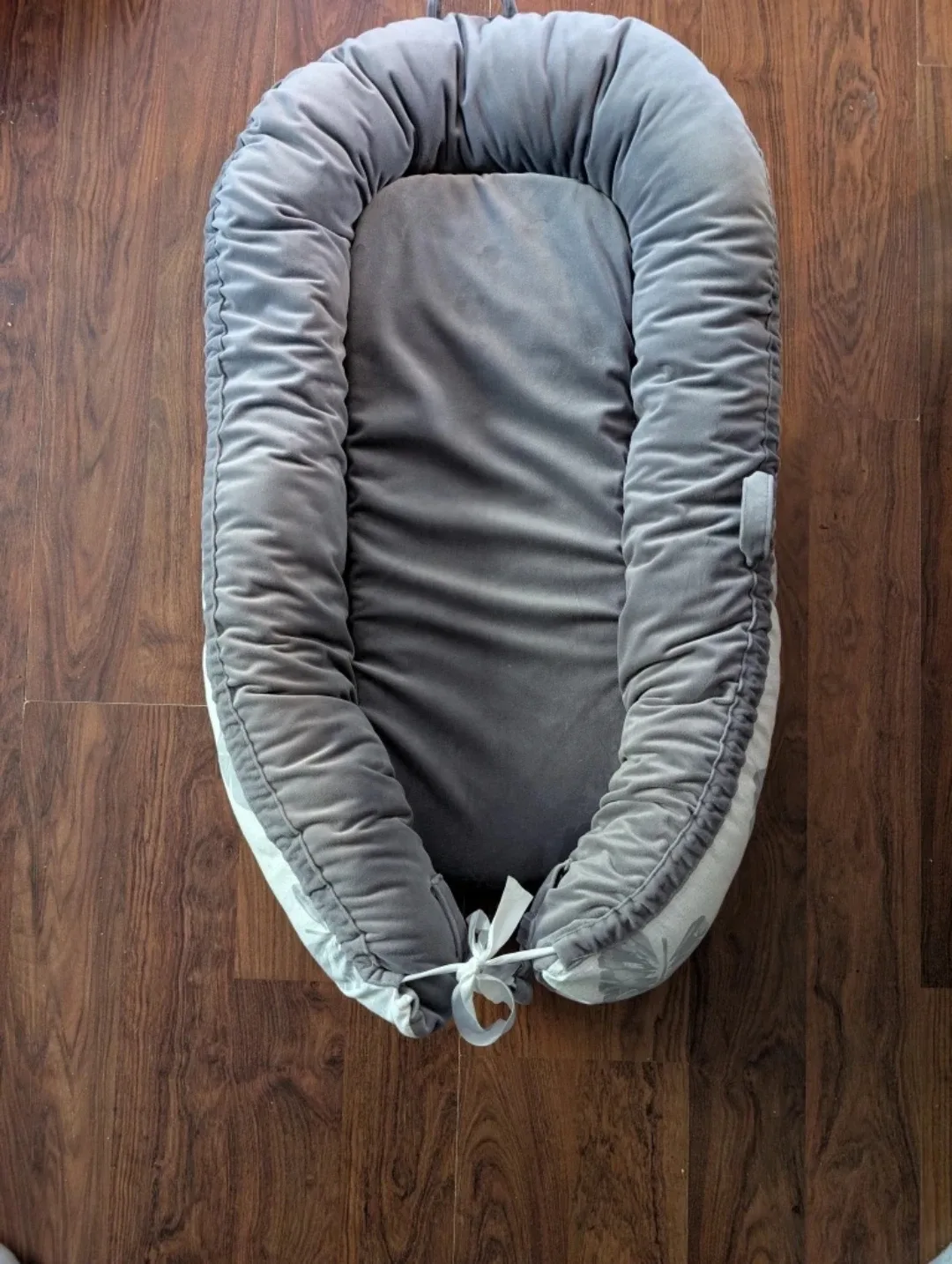 Baby Nest Lounger - Grey Leaf Pattern image indicator(2)