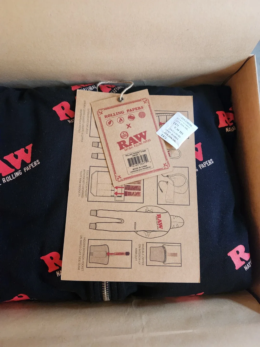 RAW Rolling Papers Onesie - Size L image indicator(2)