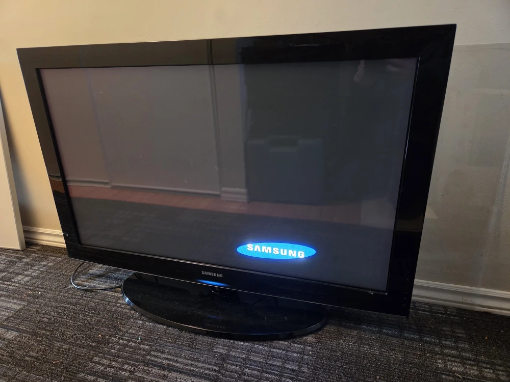 42" Samsung TV