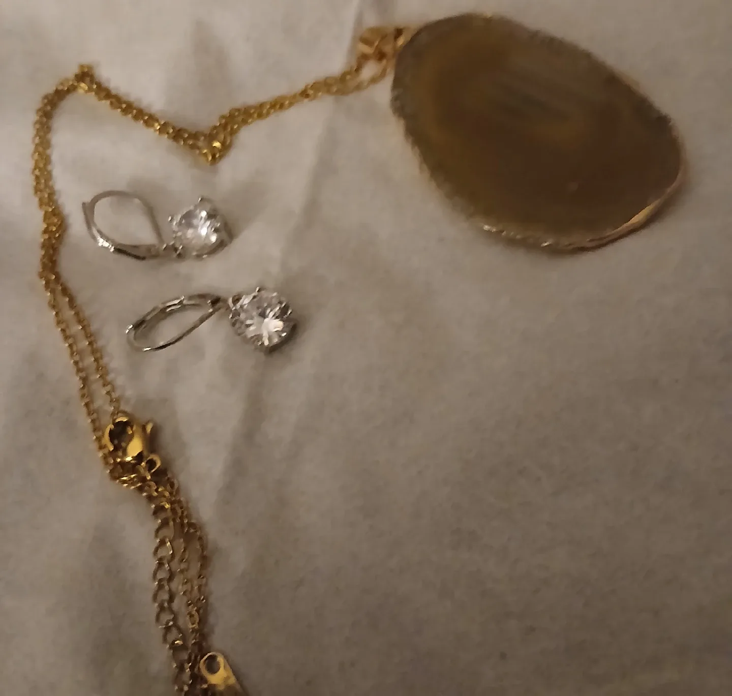 Gold Tone Agate Slice Pendant Necklace & Earrings thumbnail
