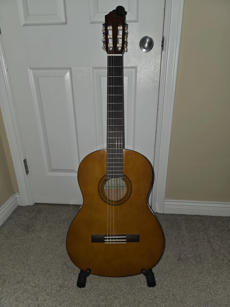 Yamaha C40 Classical Guitar with Tuner and Stand