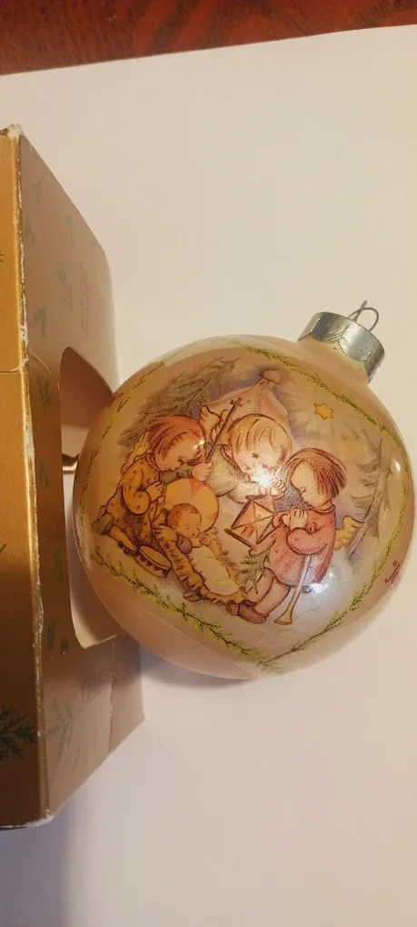 Berta Hummel Goebel Joyous Celebration 1996 Ornament image indicator(4)