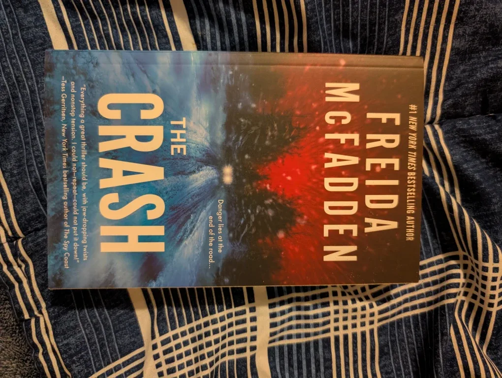 Mixed Lot of Paperback Books image indicator(2)