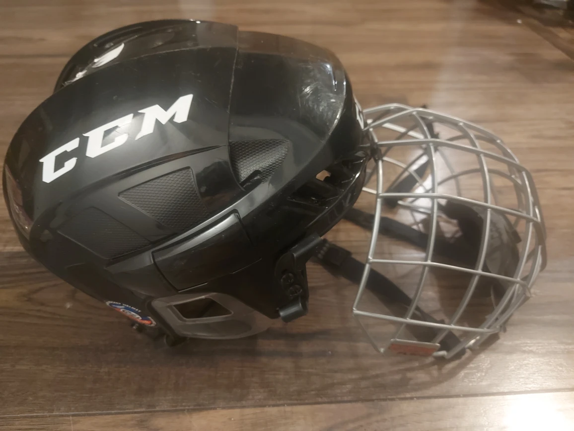 CCM Medium Children's Hockey Helmet with Cage - photo 3